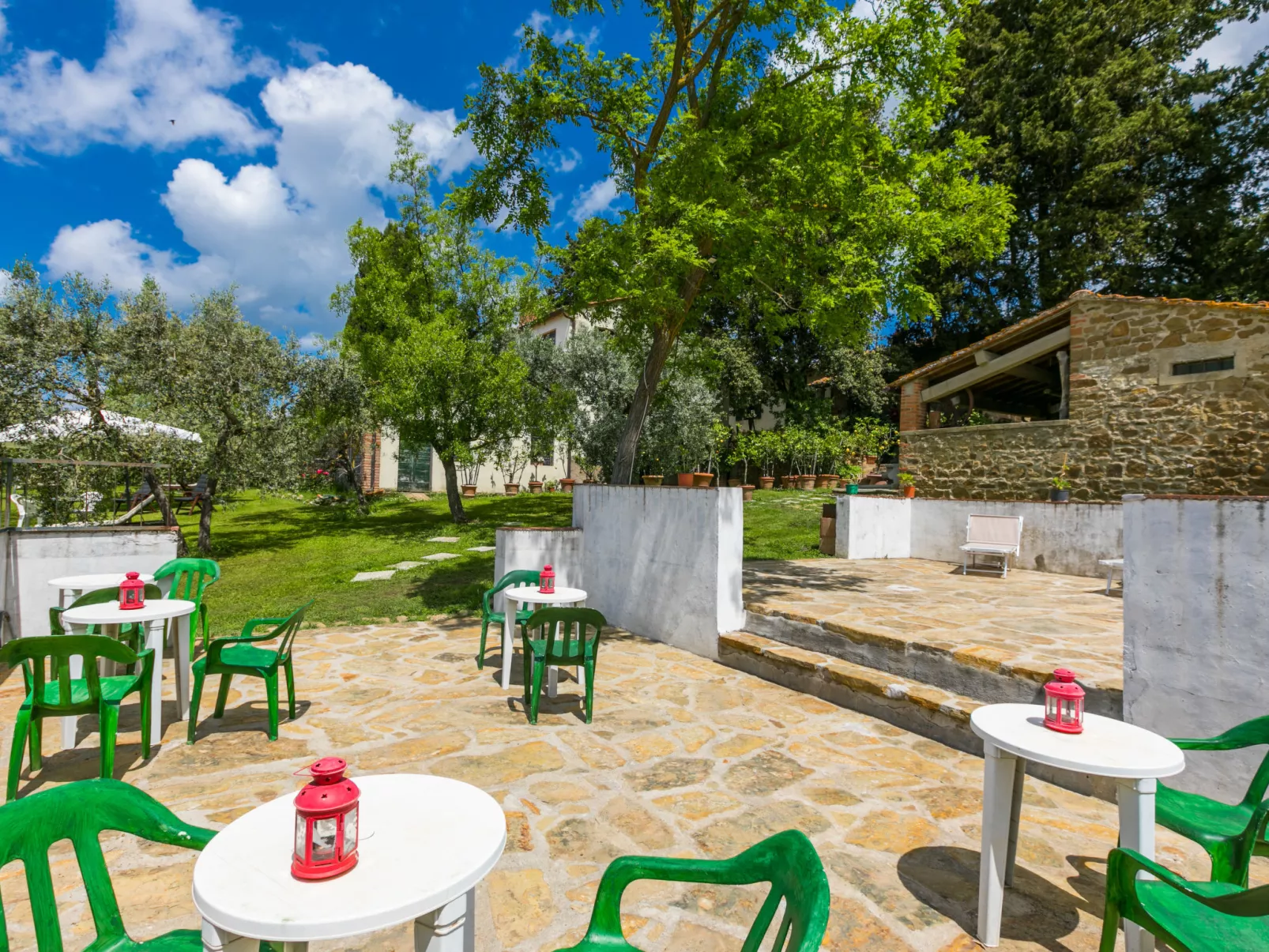 Mangiatoia-Outside