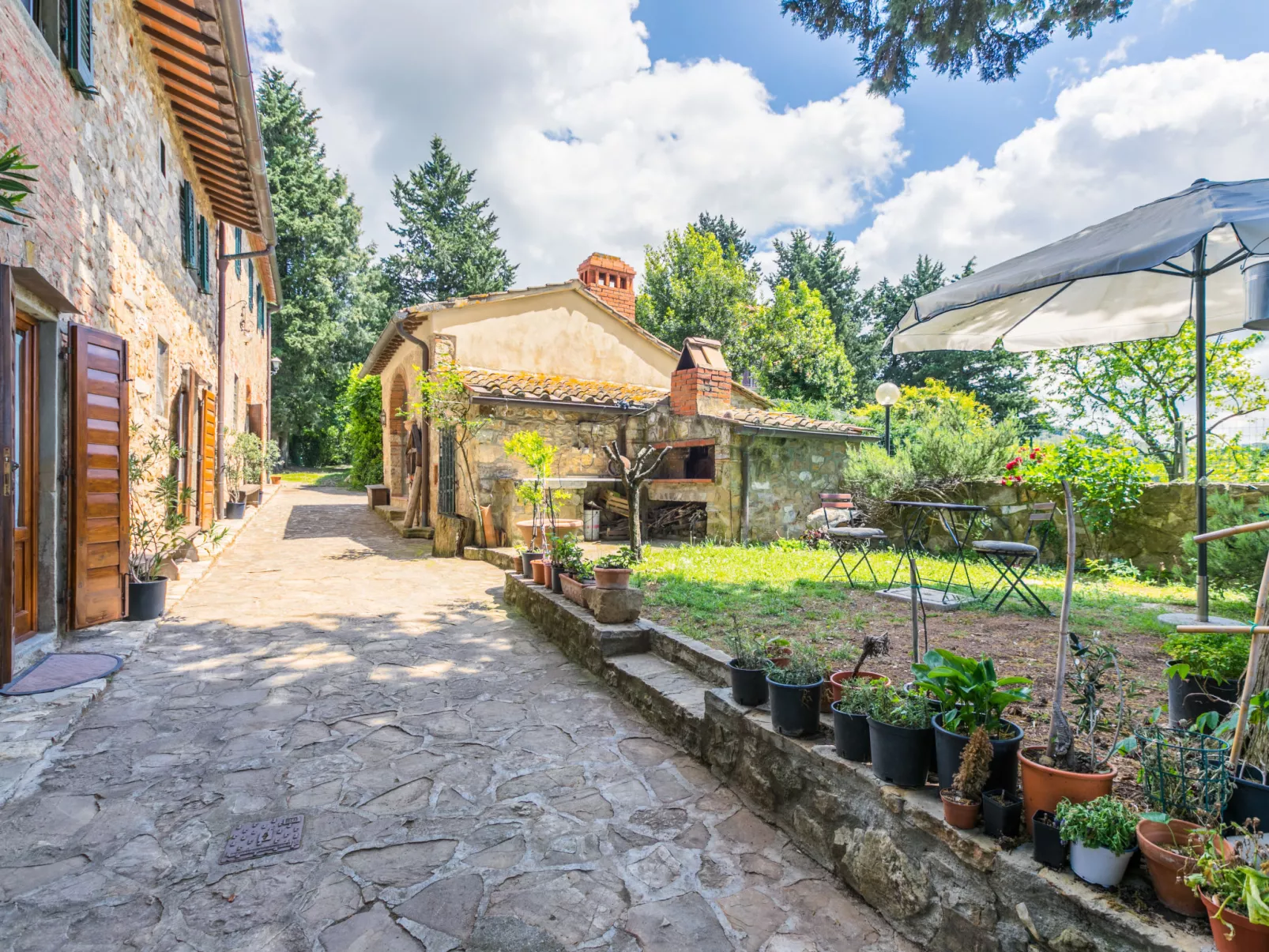 Mangiatoia-Outside