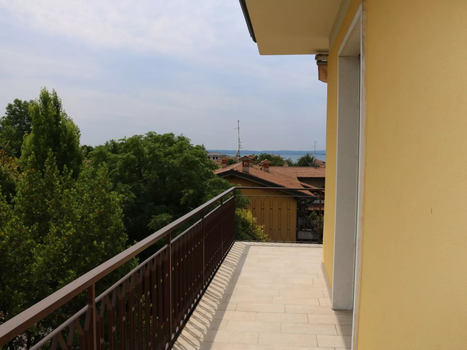 Sauda-Outside