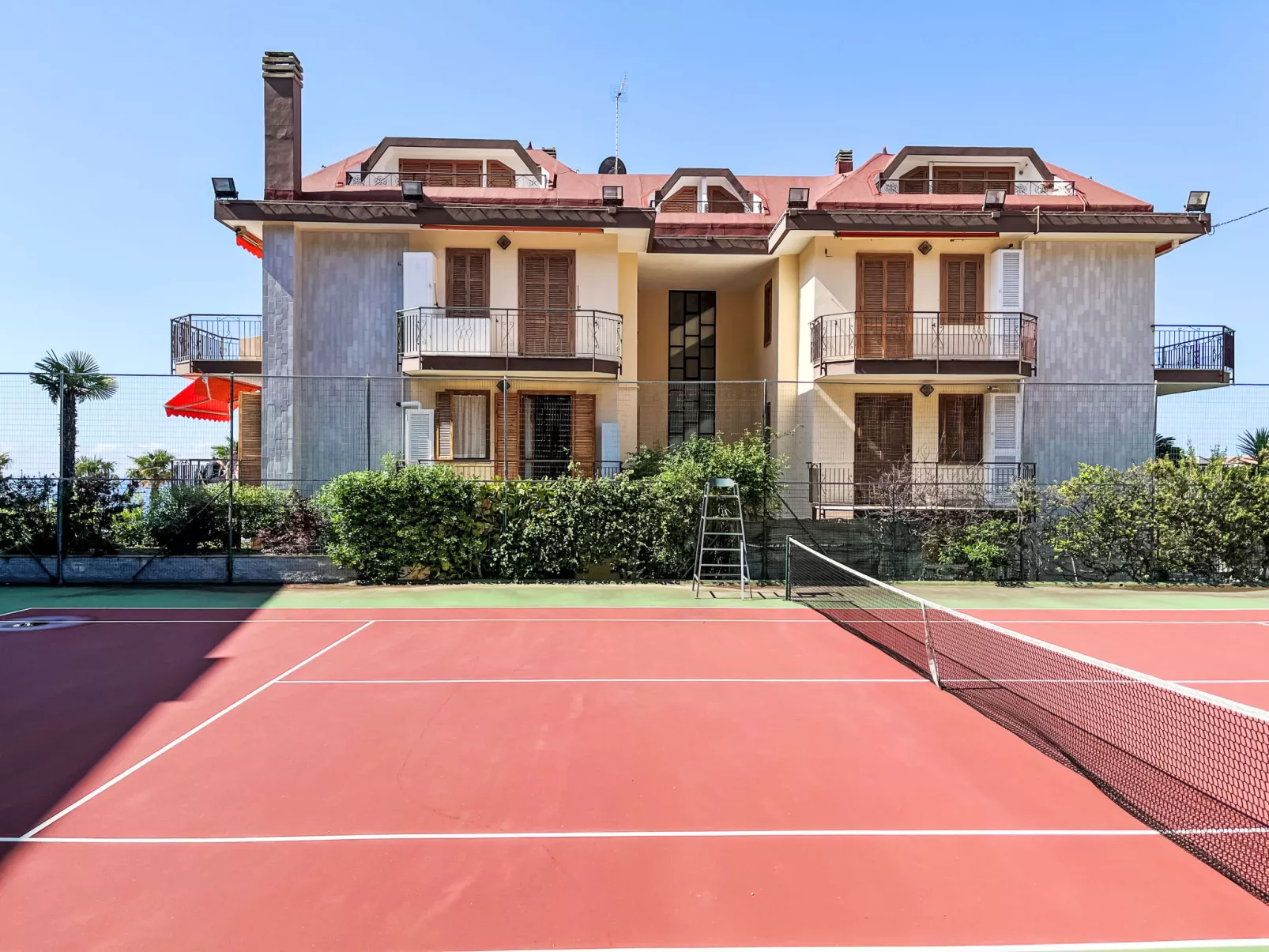 11 Edera-Outside