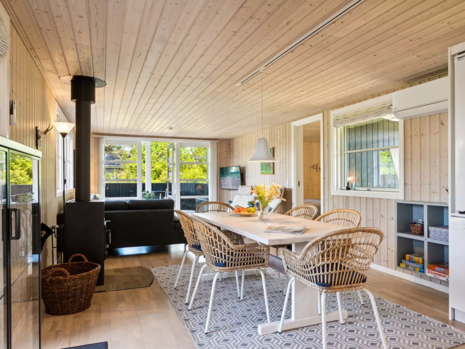 "Melvin" - 700m from the sea-Inside