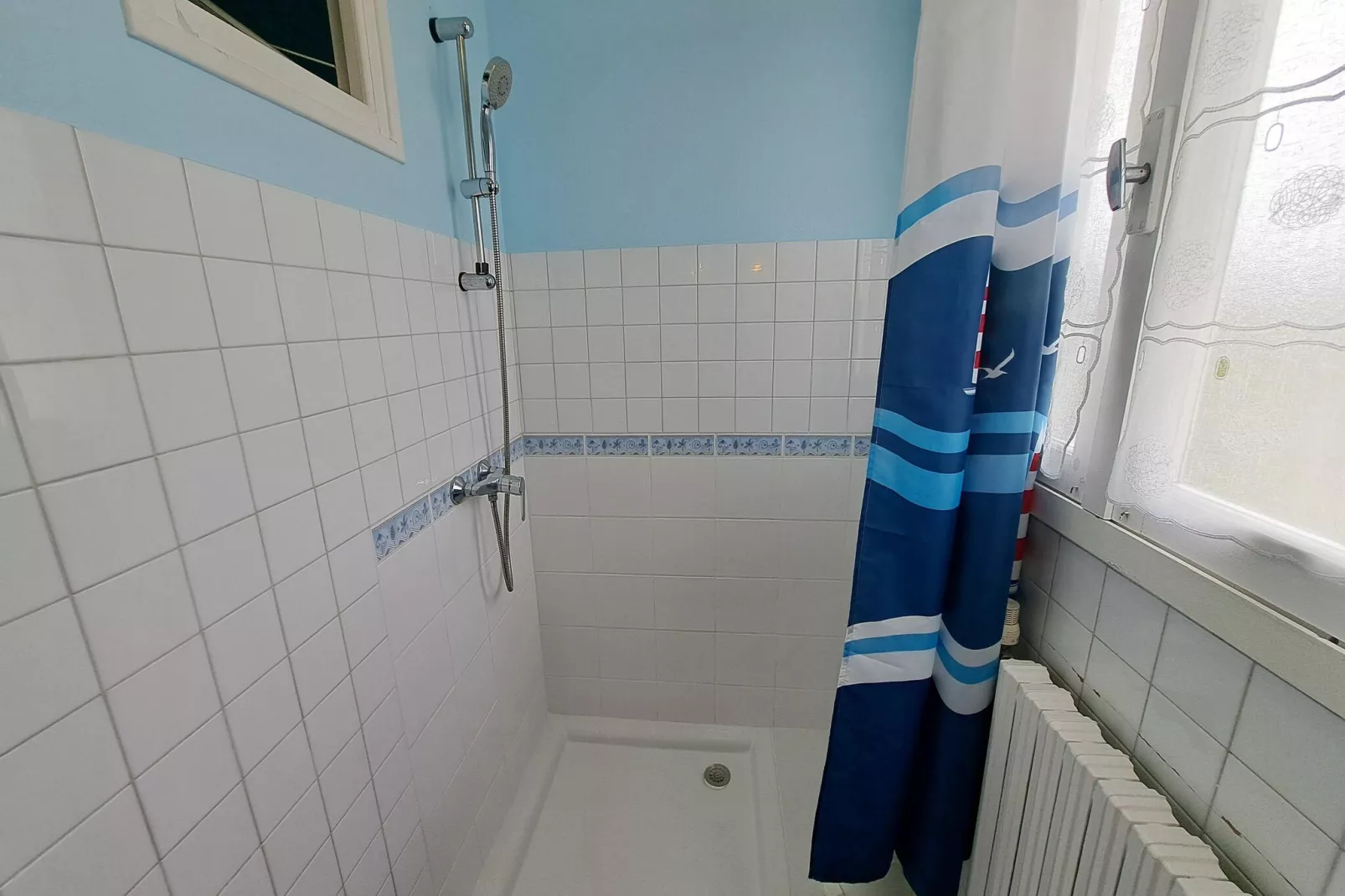 50m vom Sandstrand Ferienhaus Ploudalmézeau-Bathroom