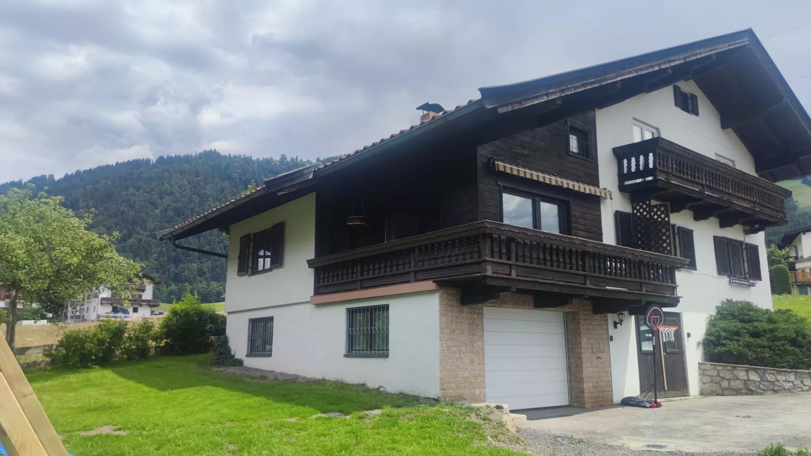 Platzhirsch-Exterior summer