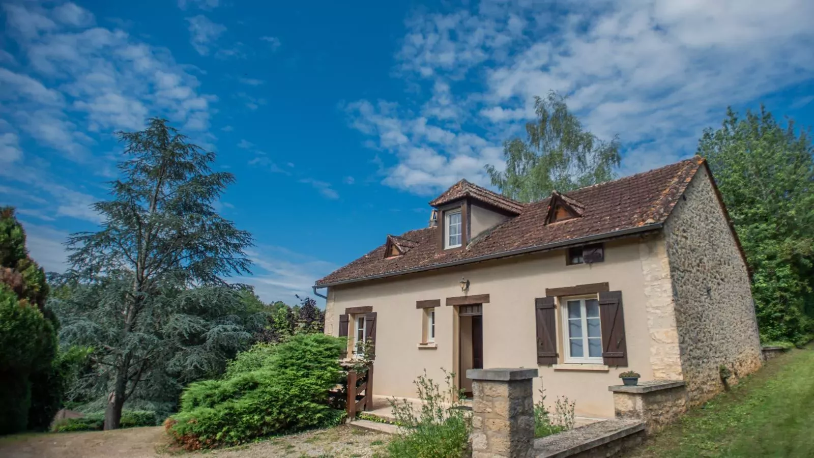 Gite Les Terrasses-Exterior summer