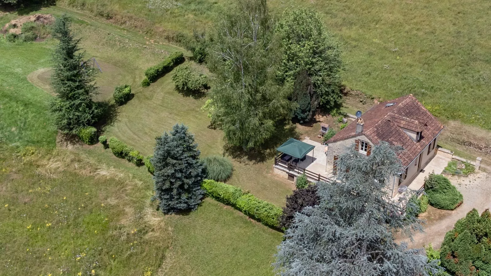 Gite Les Terrasses-Exterior summer