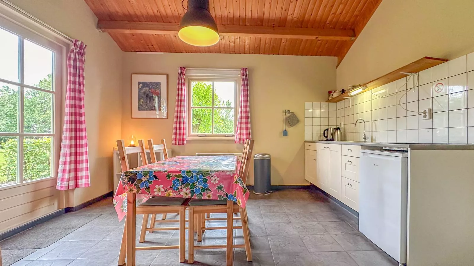 Aarde-Dining room