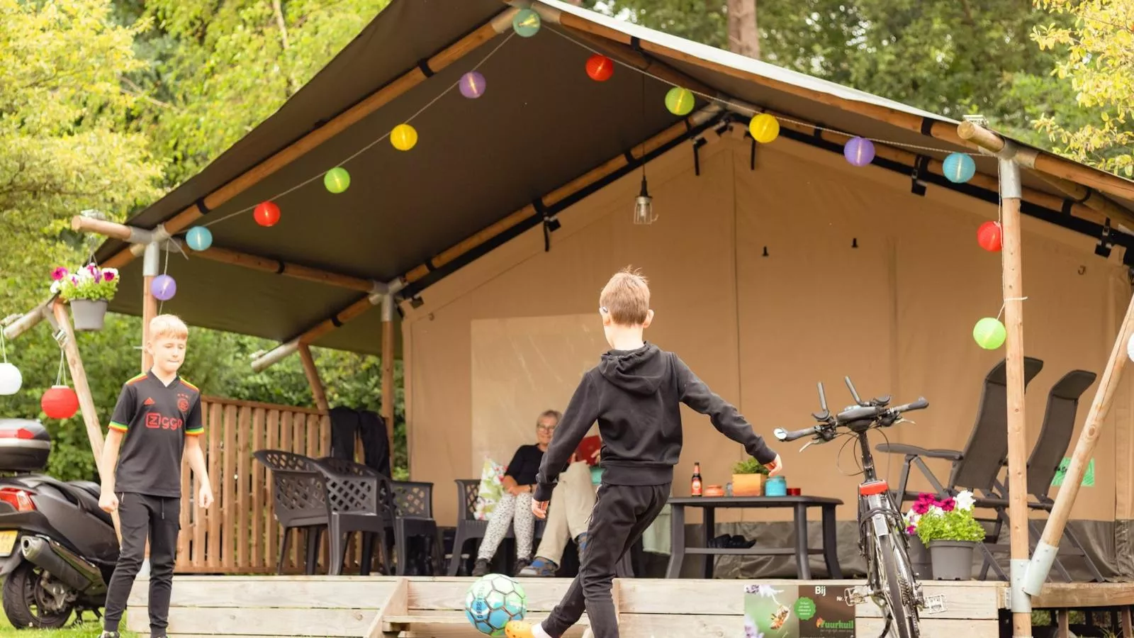 De Bij-Exterior summer