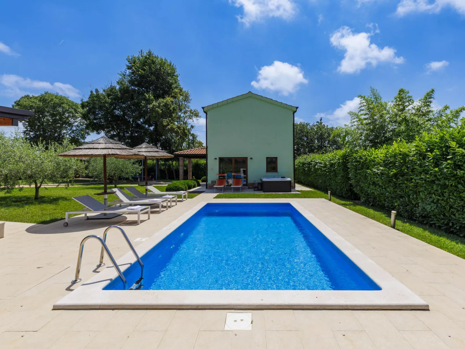 Villa Paliska-Draußen