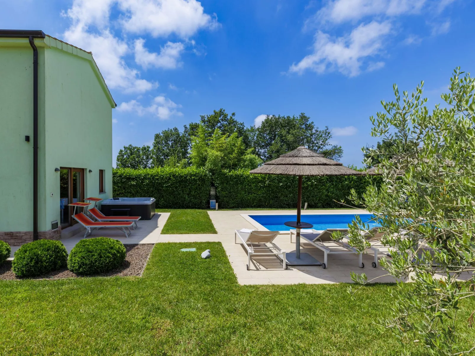 Villa Paliska-Draußen