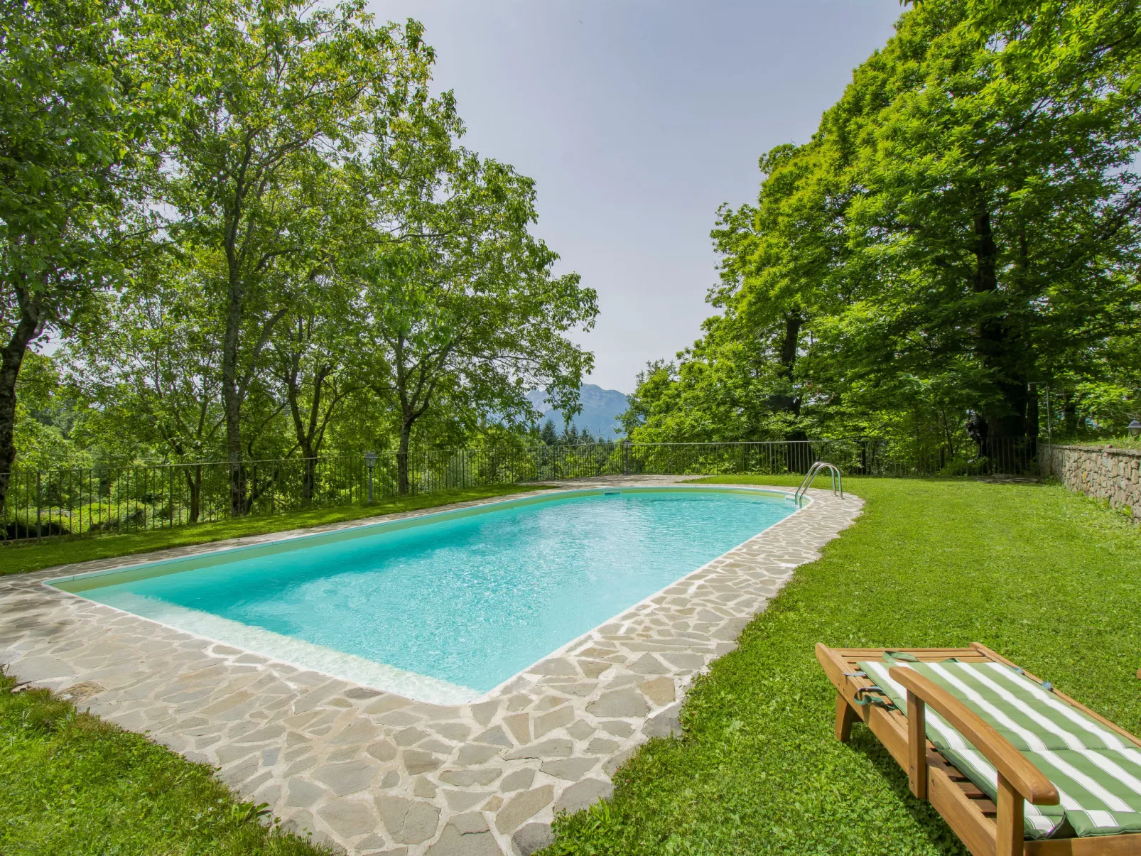 La Moscella-Outside