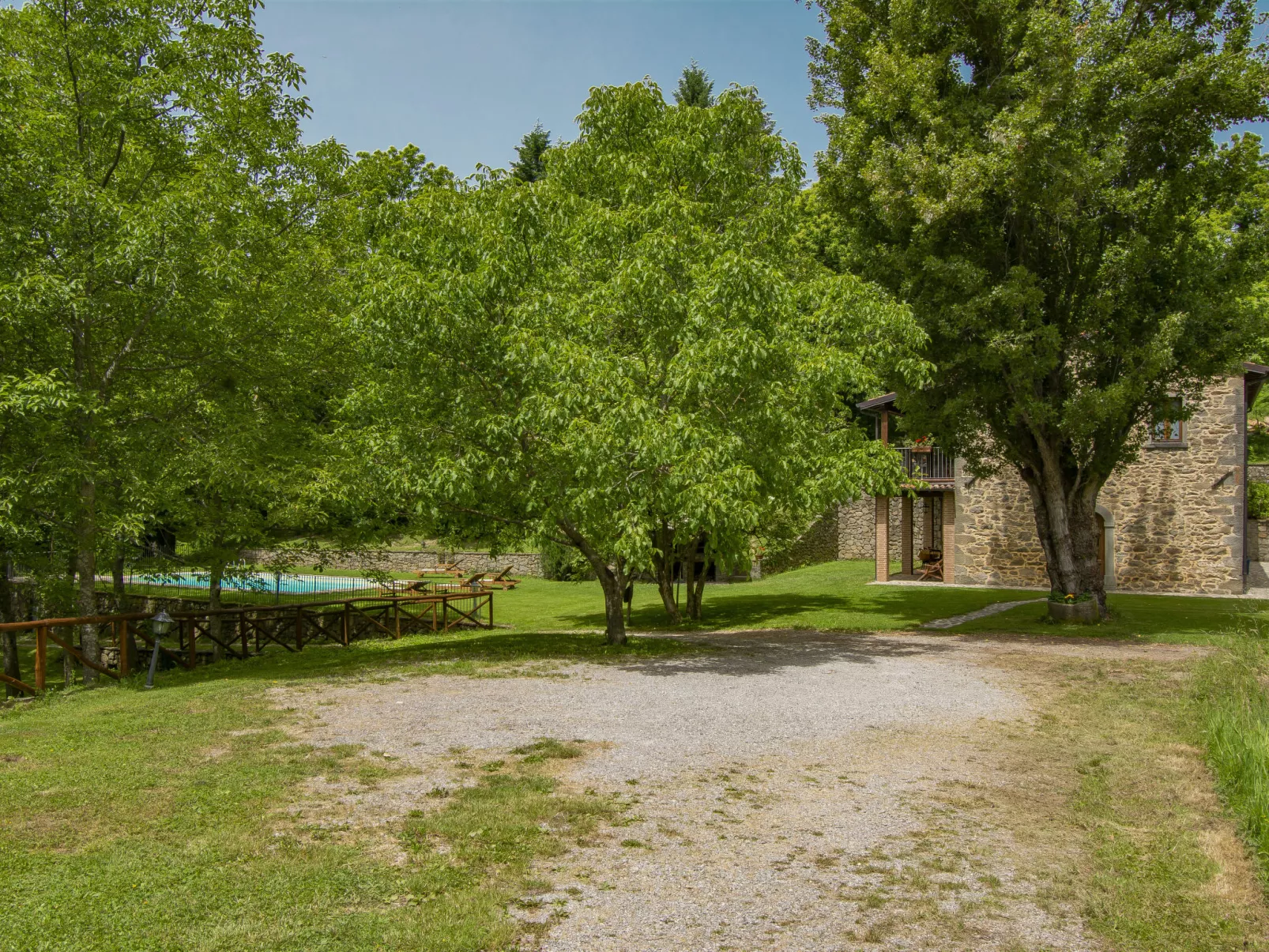 La Moscella-Outside