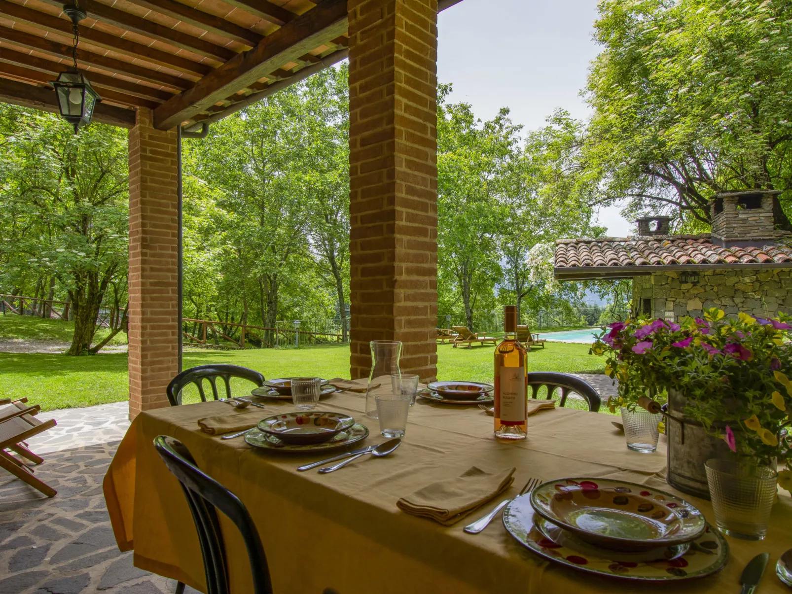 La Moscella-Outside