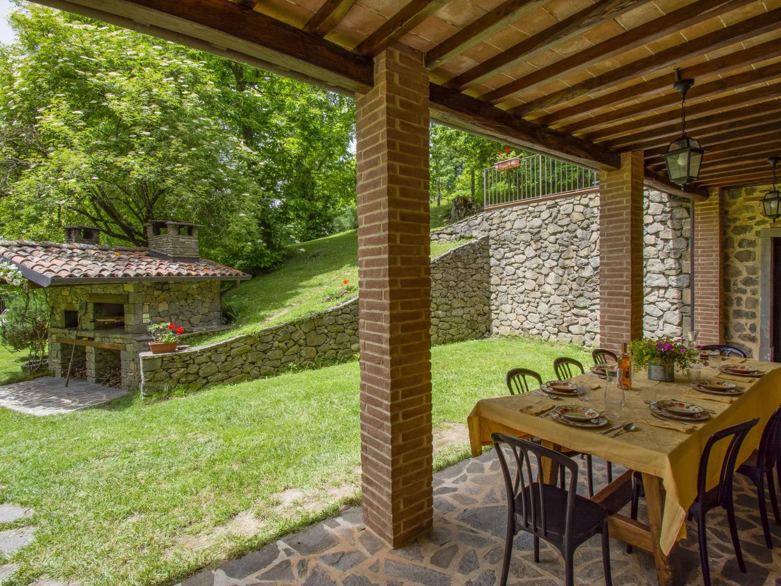 La Moscella-Outside