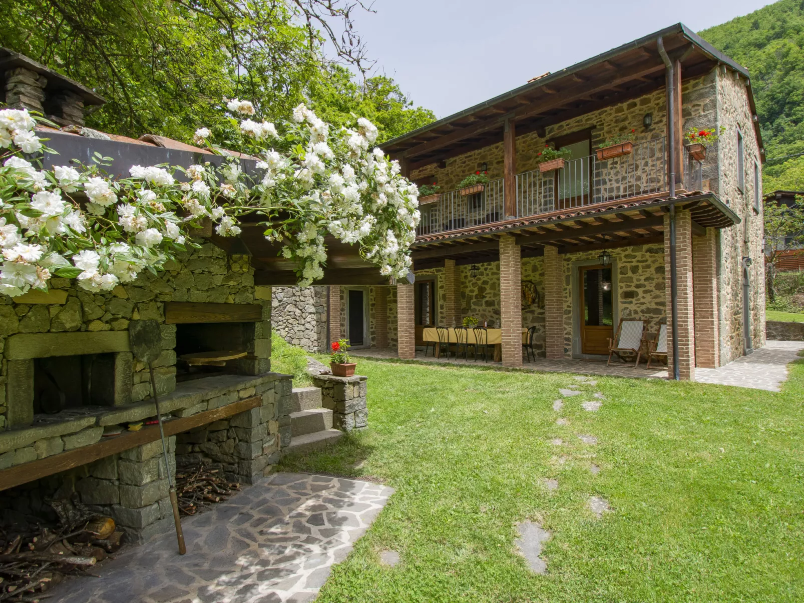 La Moscella-Outside