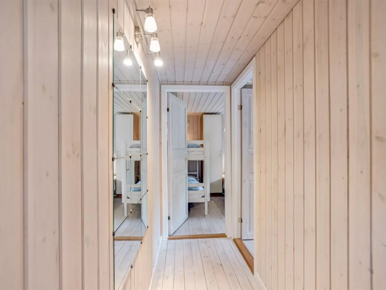 "Akima" - 700m from the sea-Drinnen