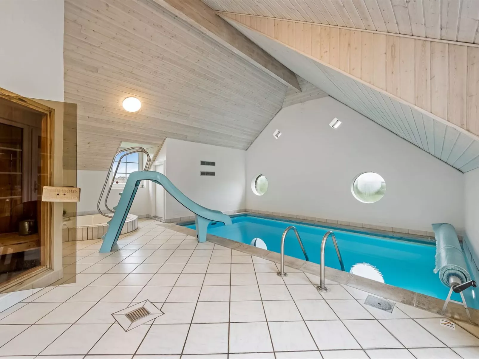 "Botmar" - 1.5km from the sea-Outside