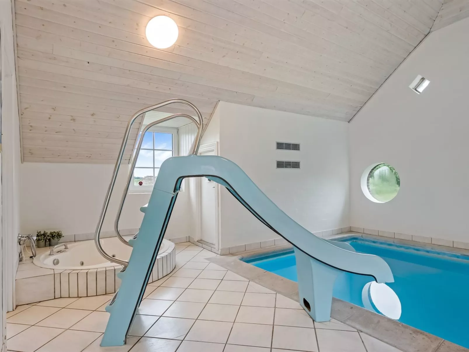 "Botmar" - 1.5km from the sea-Outside