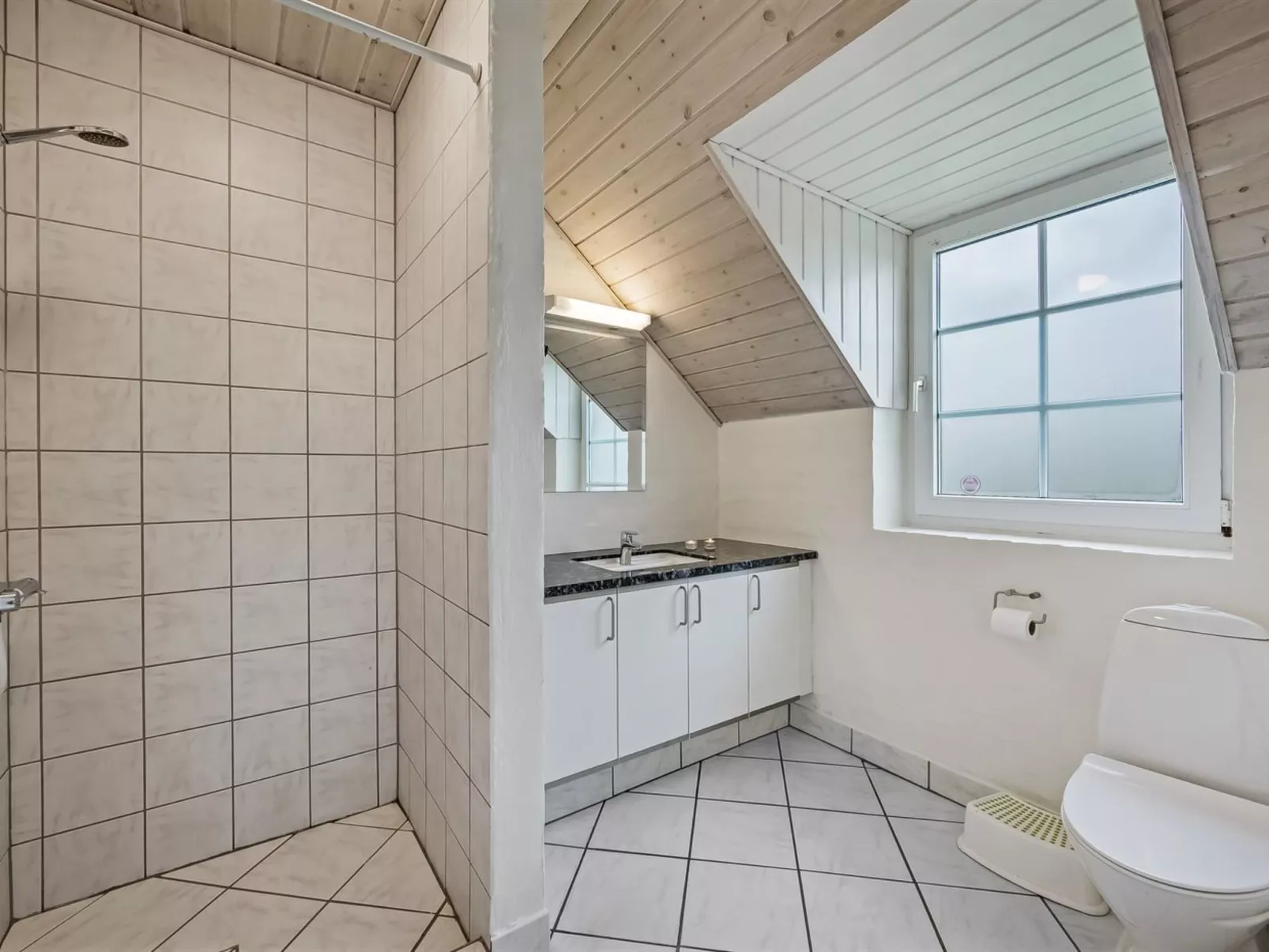 "Botmar" - 1.5km from the sea-Inside