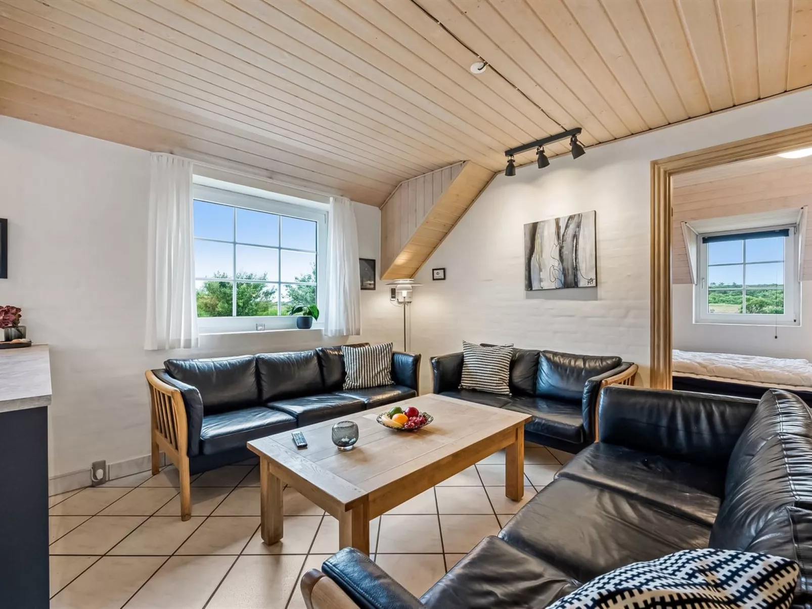 "Botmar" - 1.5km from the sea-Inside