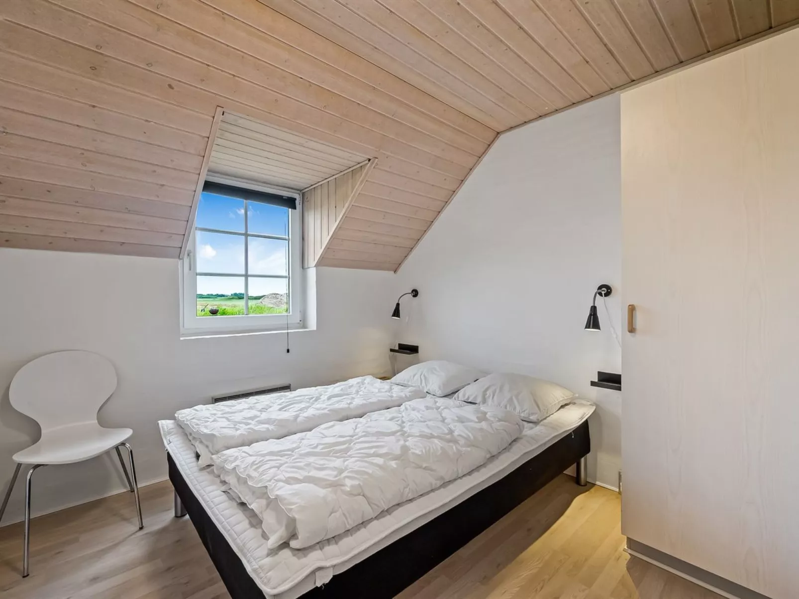 "Botmar" - 1.5km from the sea-Inside