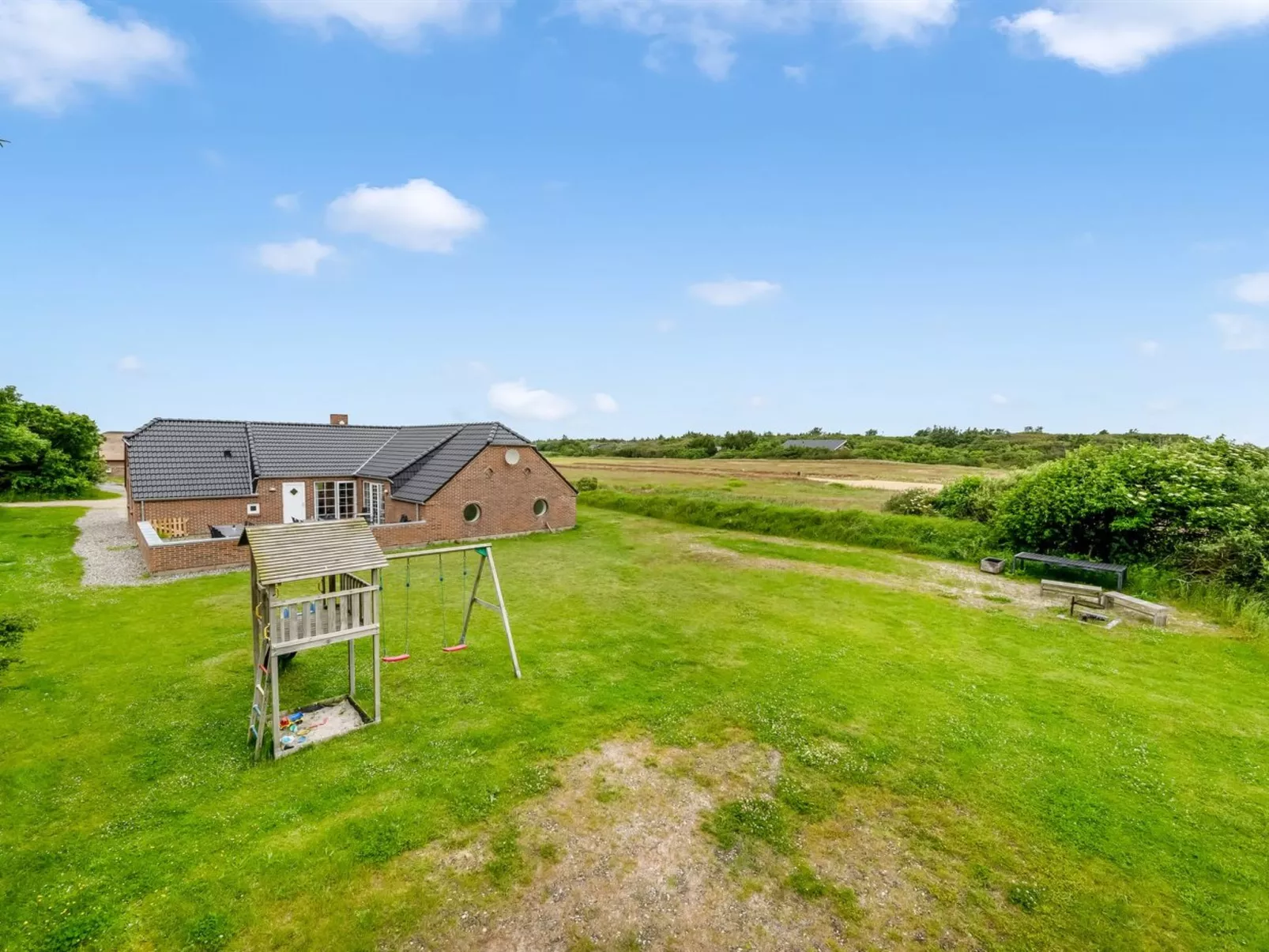 "Botmar" - 1.5km from the sea-Outside