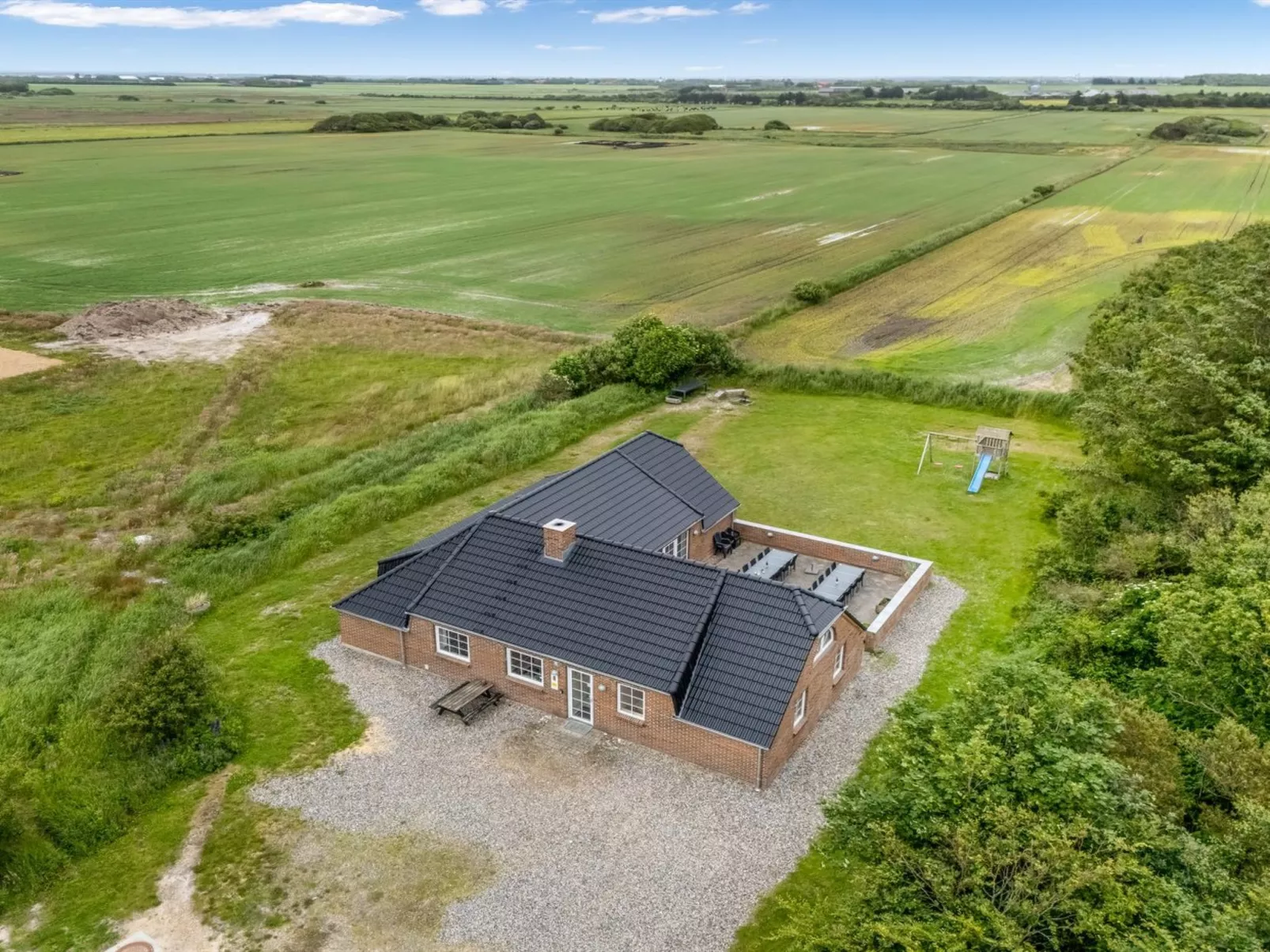 "Botmar" - 1.5km from the sea-Outside