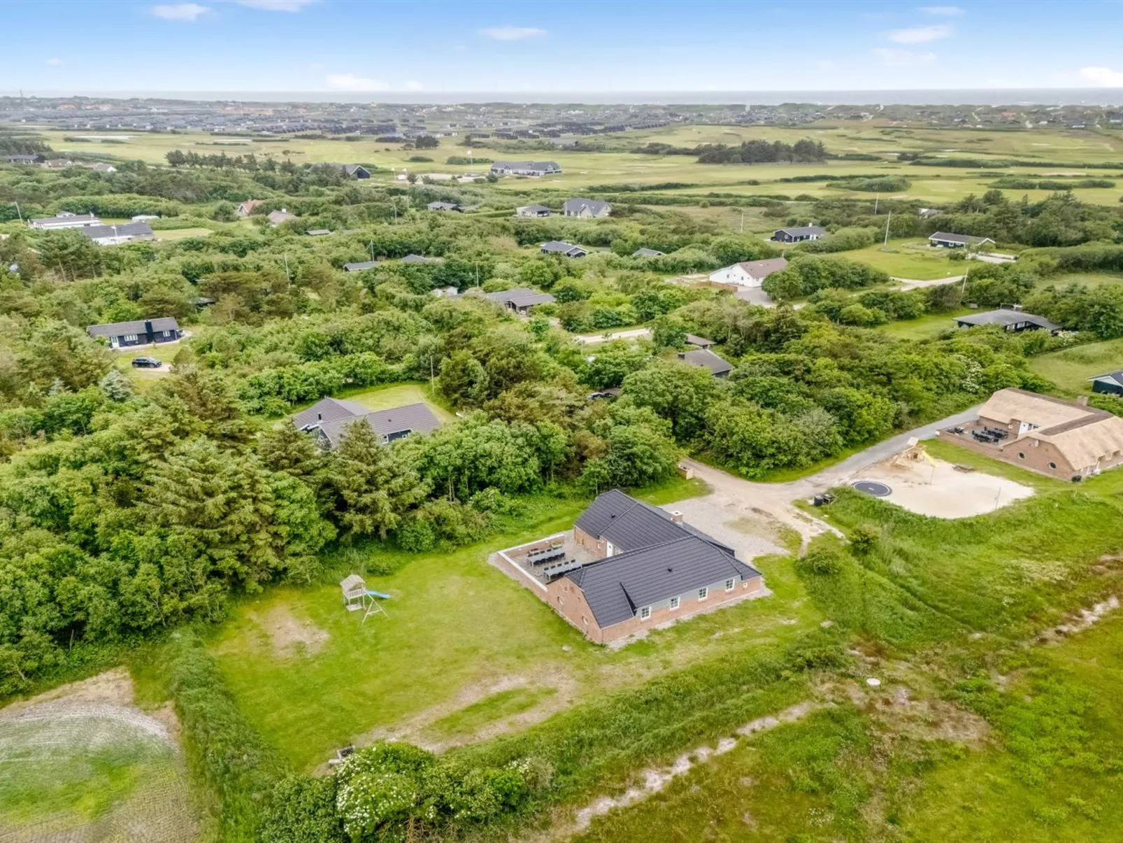"Botmar" - 1.5km from the sea-Outside
