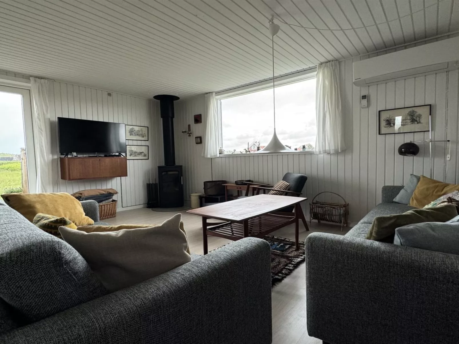 "Fannie" - 200m from the sea-Inside