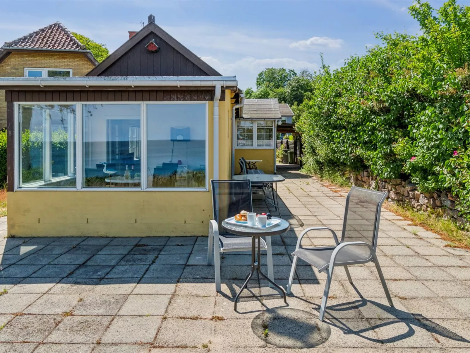 "Throtti" - 50m from the sea-Draußen
