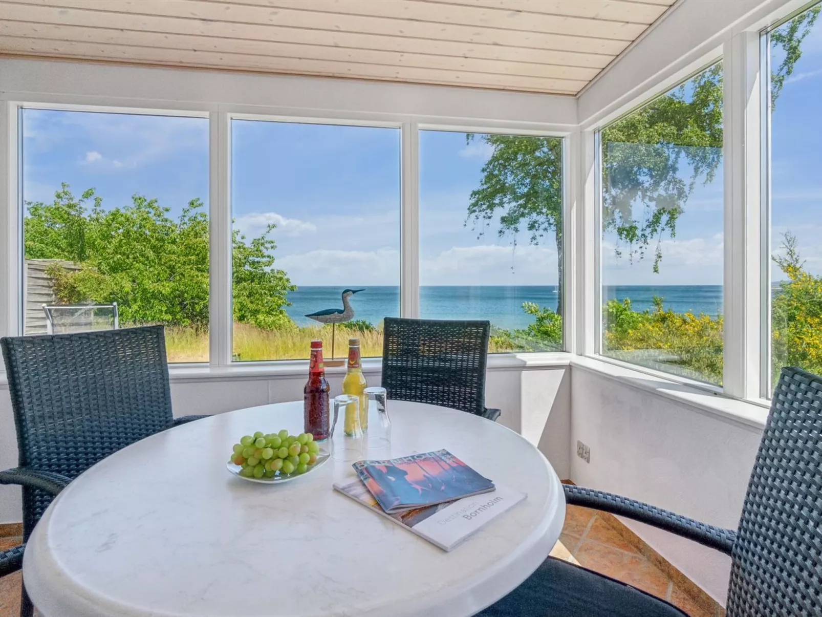 "Throtti" - 50m from the sea-Drinnen
