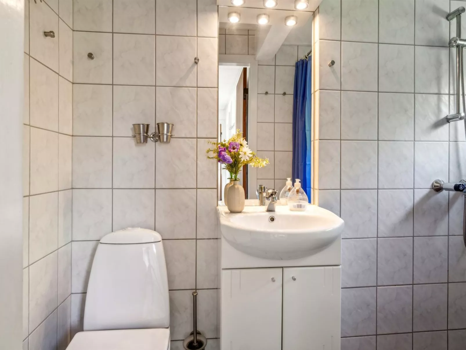 "Throtti" - 50m from the sea-Drinnen