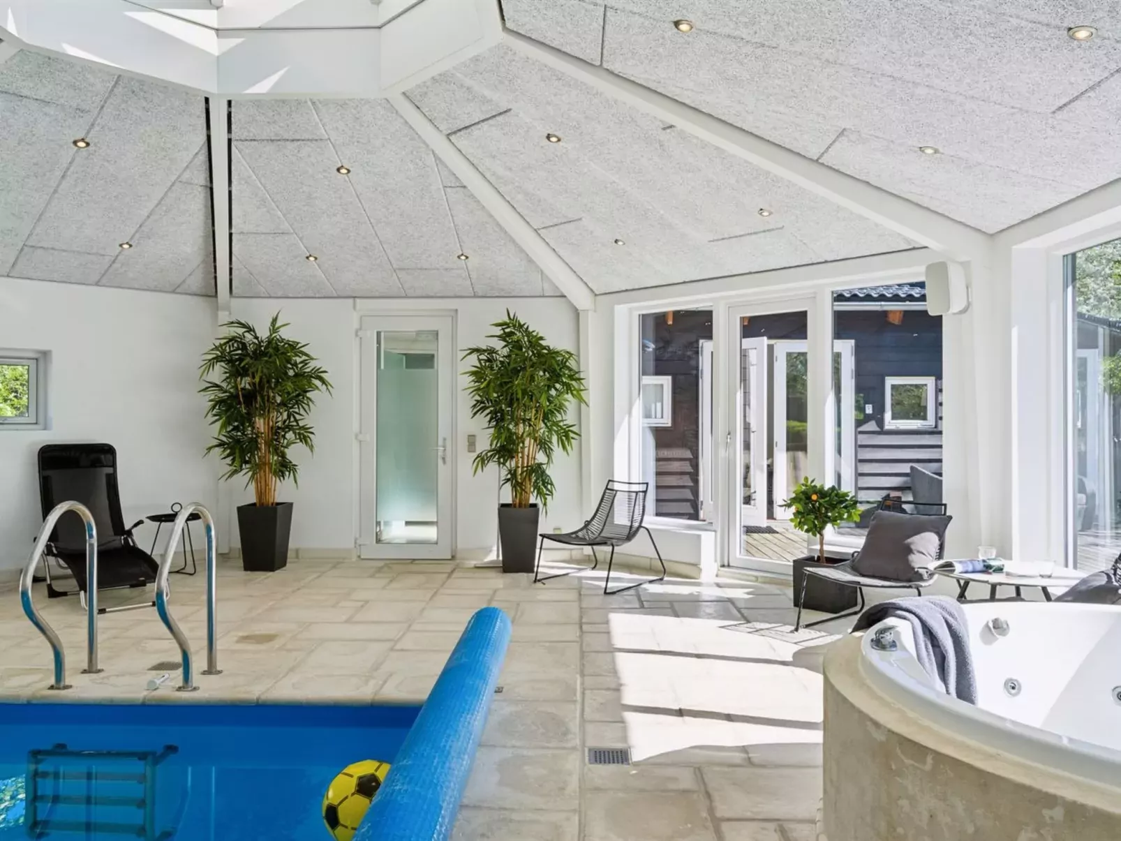 "Magh" - 400m from the sea-Drinnen