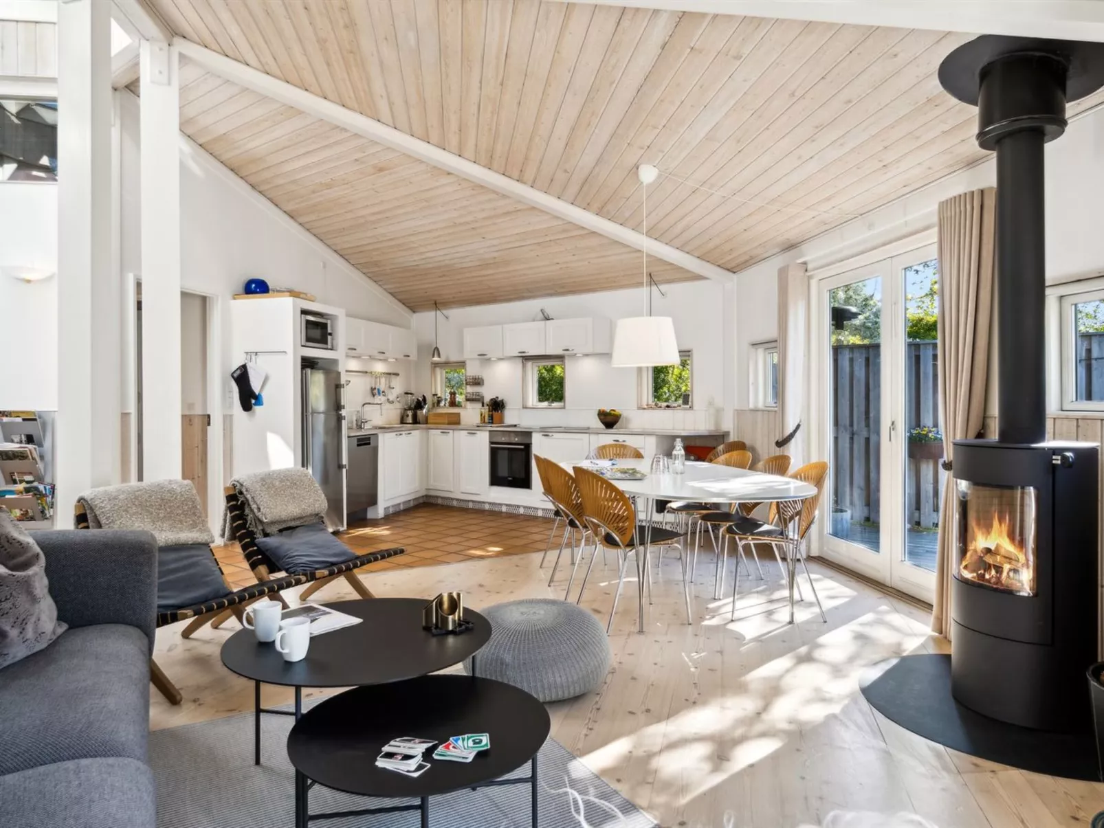 "Magh" - 400m from the sea-Drinnen