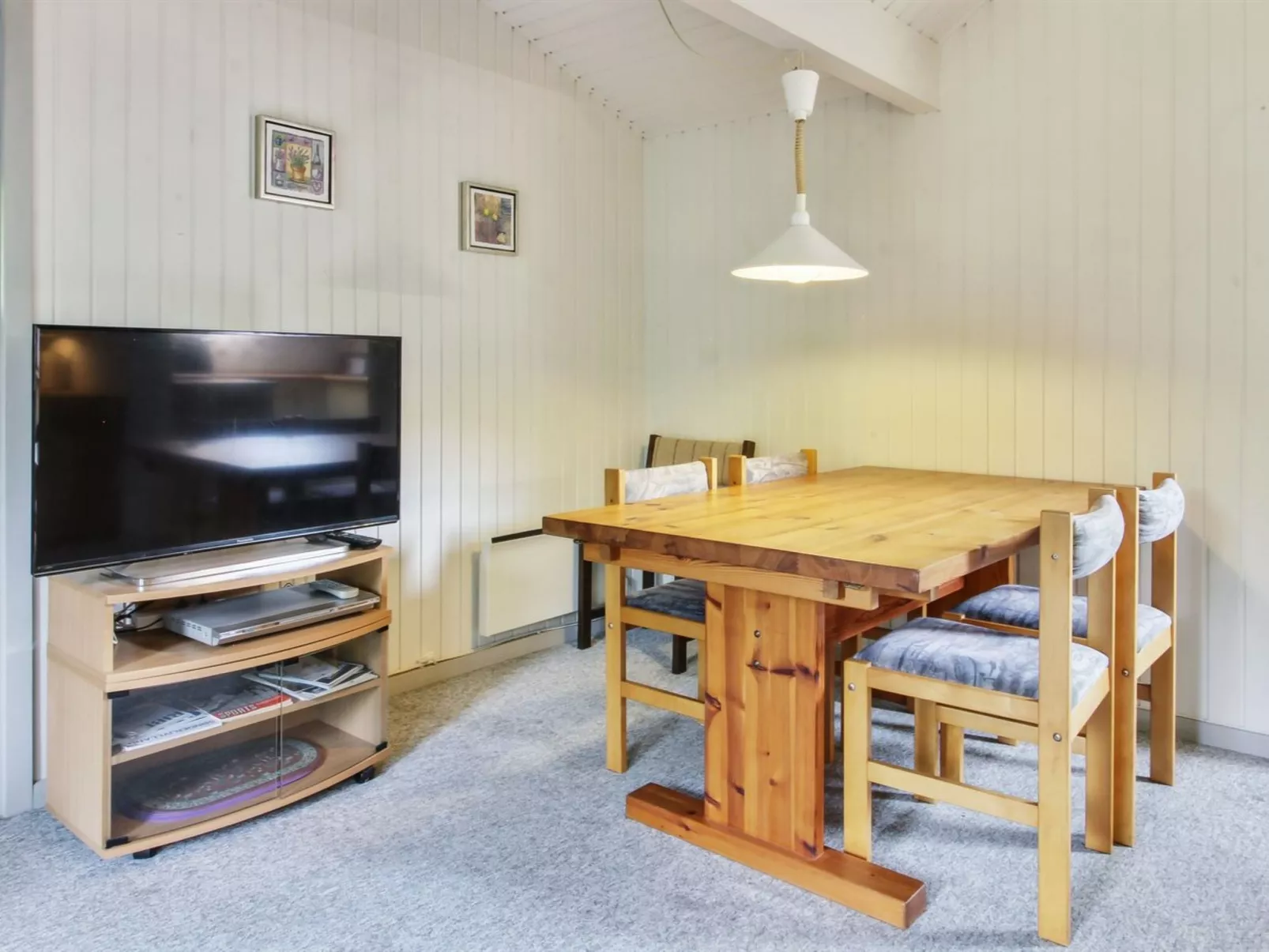 "Ofrath" - 30km from the sea-Drinnen