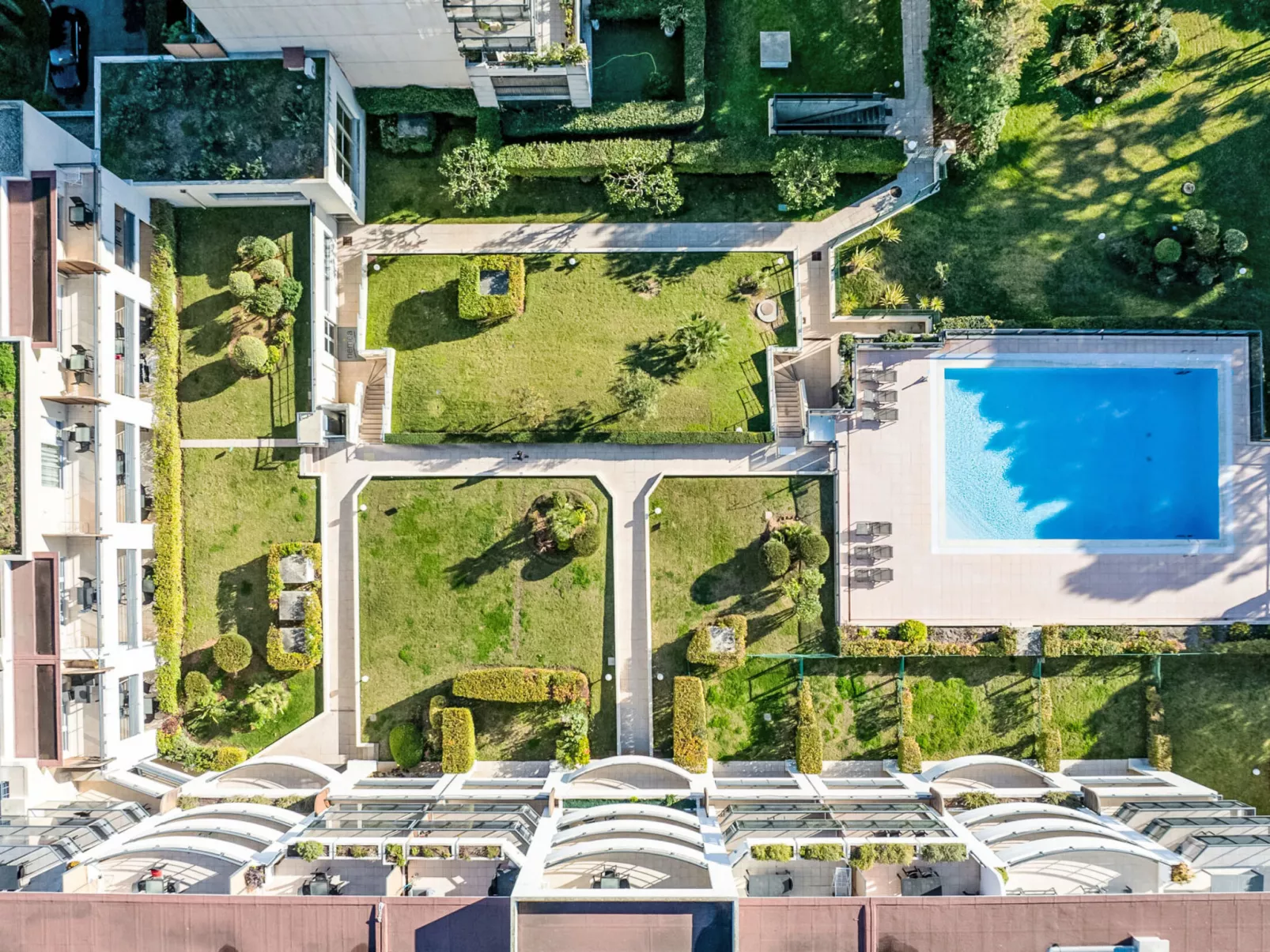 Le Lido-Outside