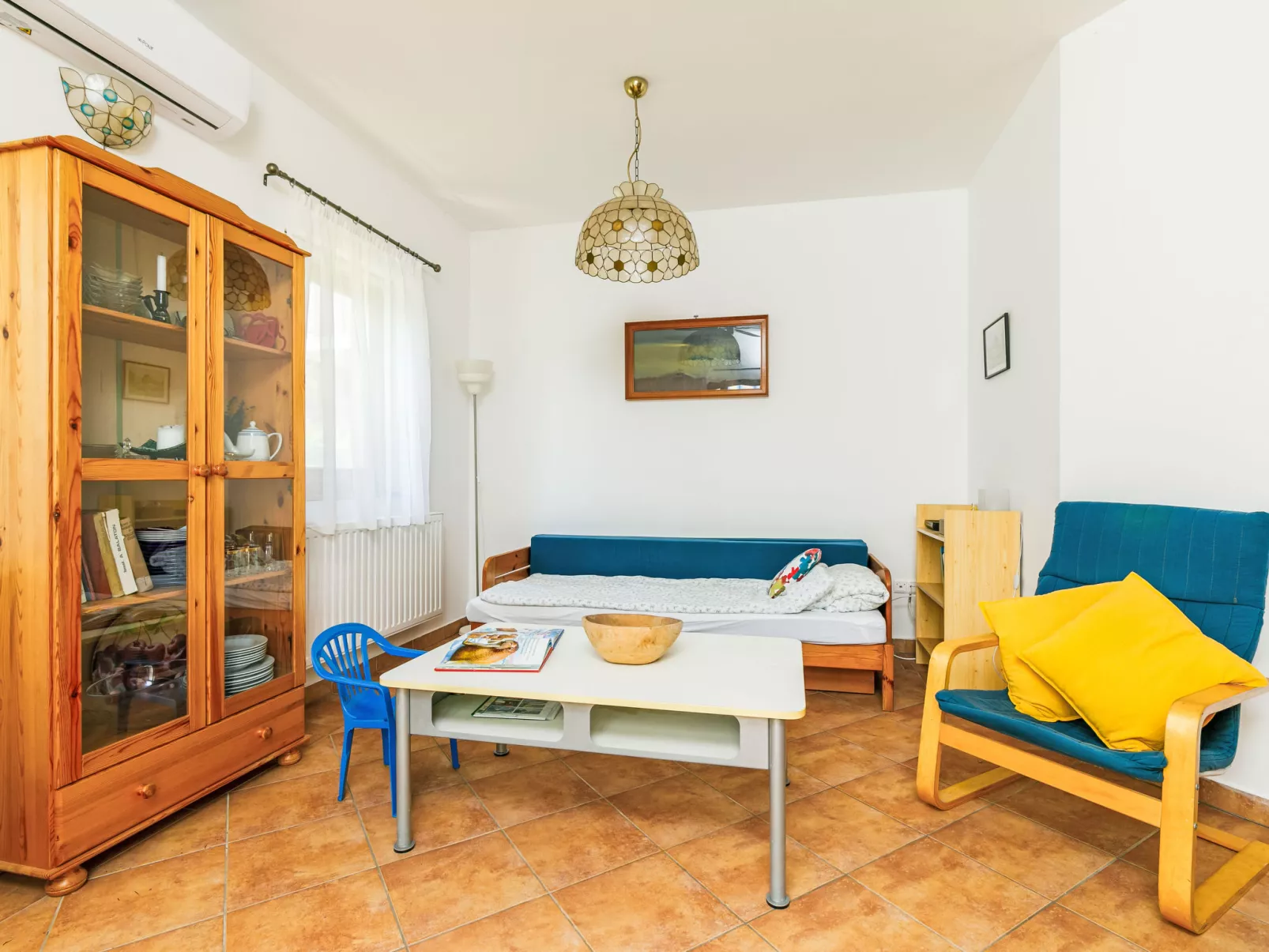 Juglans 1-Inside