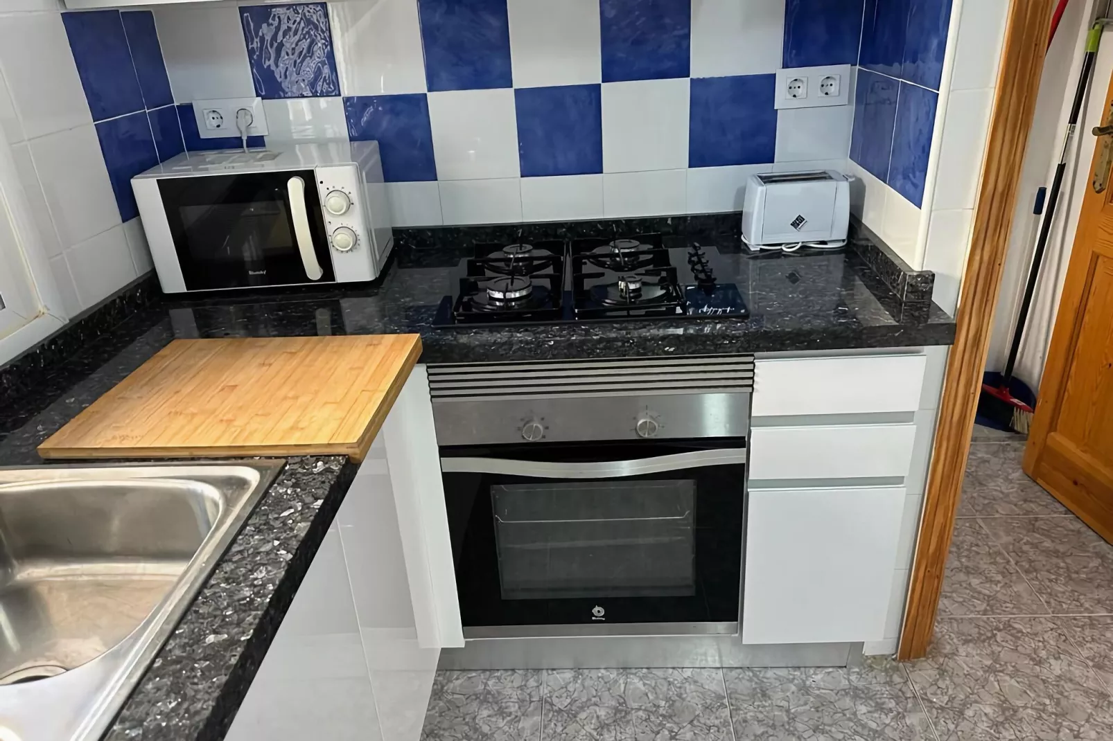 Apartamento Bajo Oeste-Kitchen