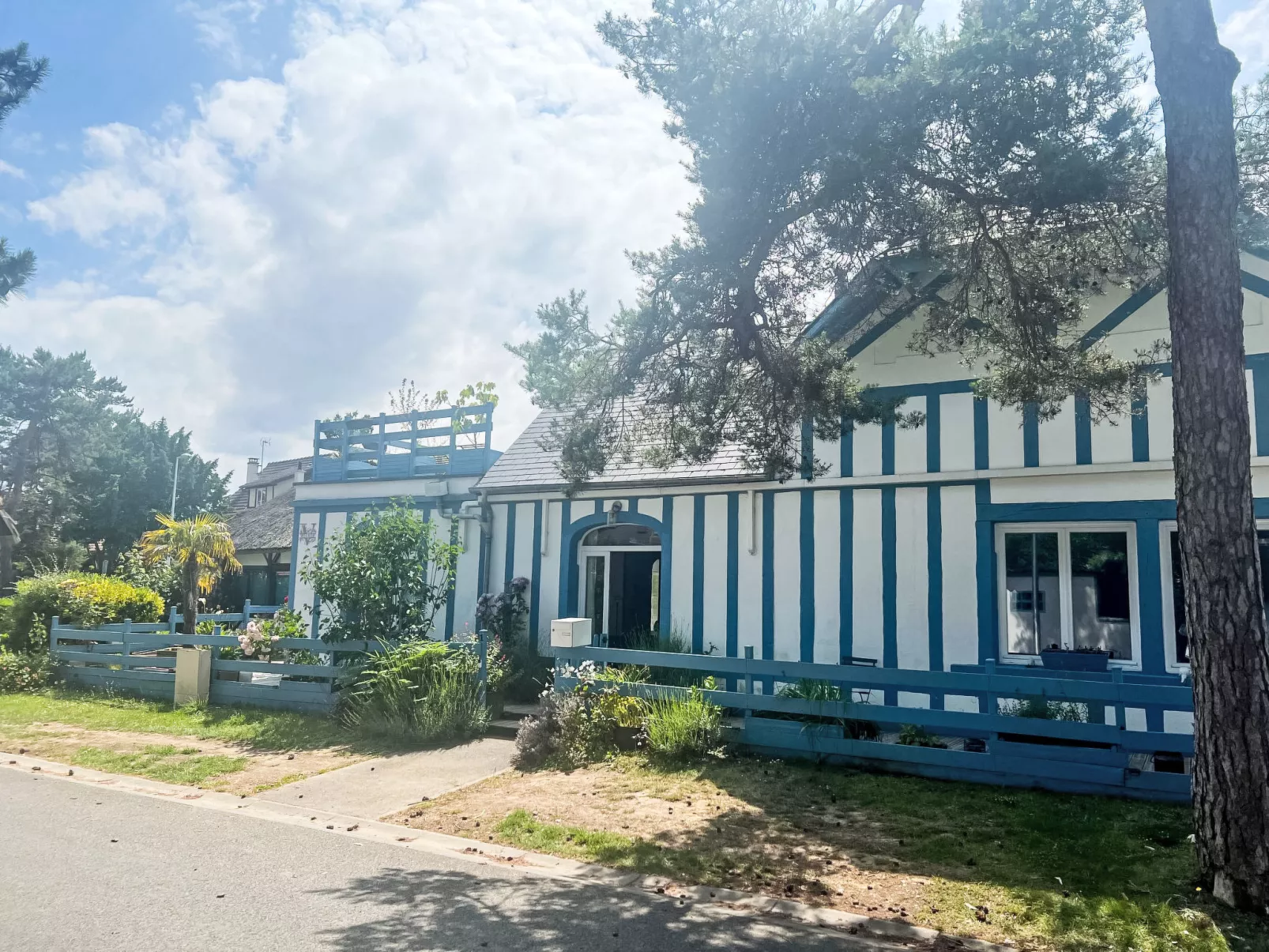 La Villa bleue-Outside