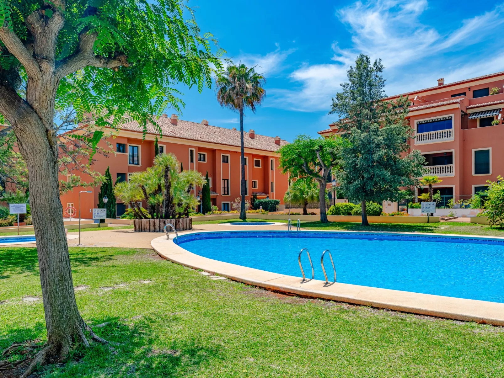 Jardines del Puerto-Outside