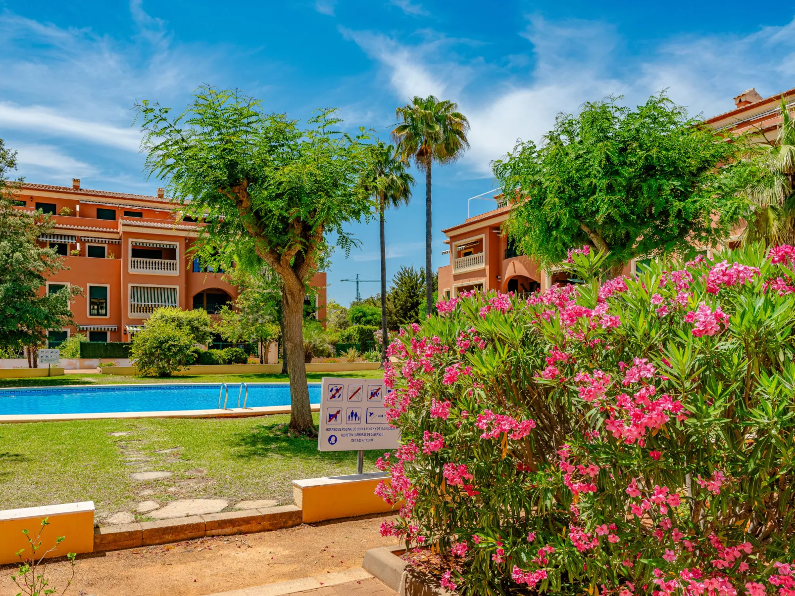Jardines del Puerto-Outside
