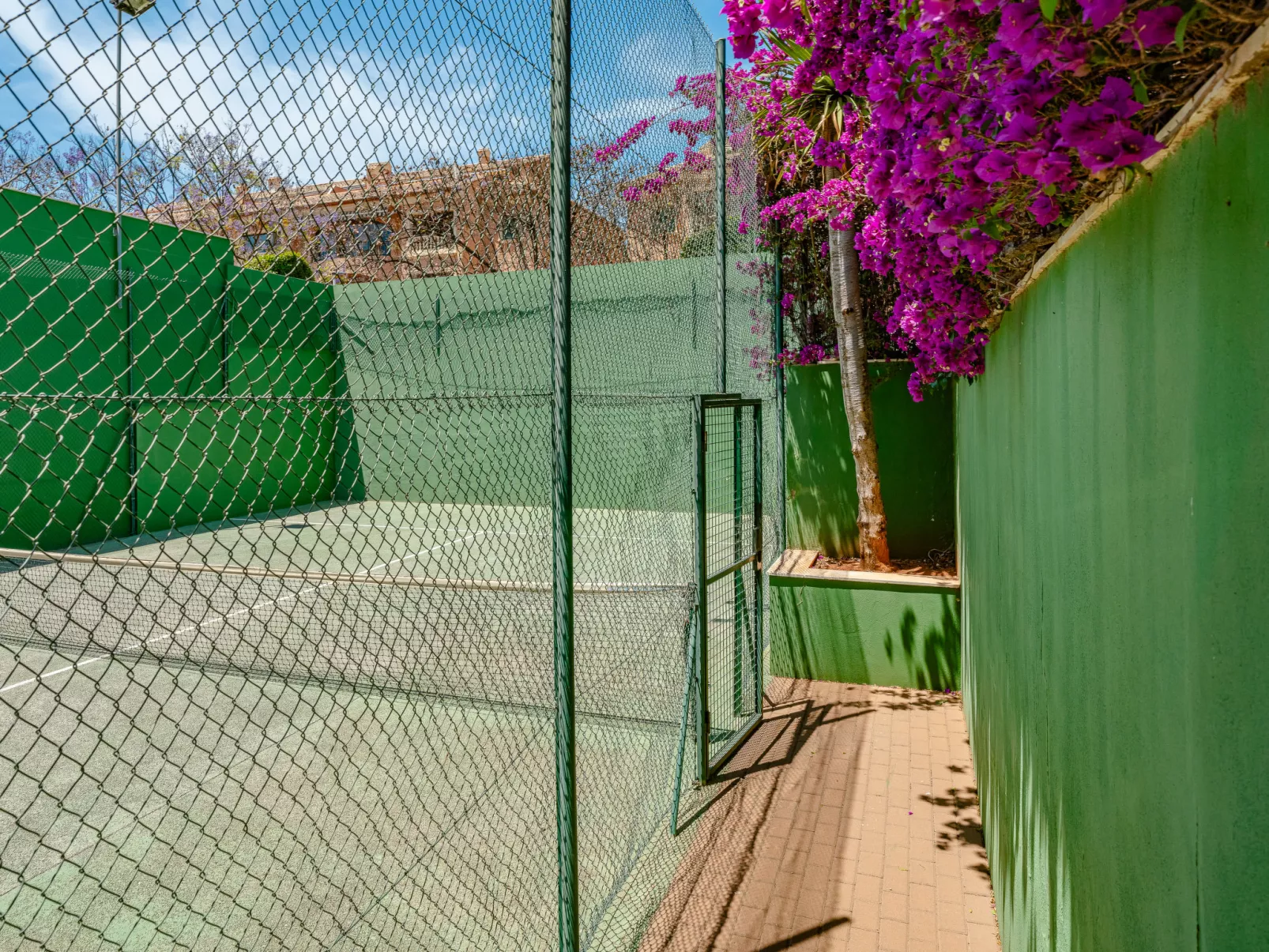 Jardines del Puerto-Outside