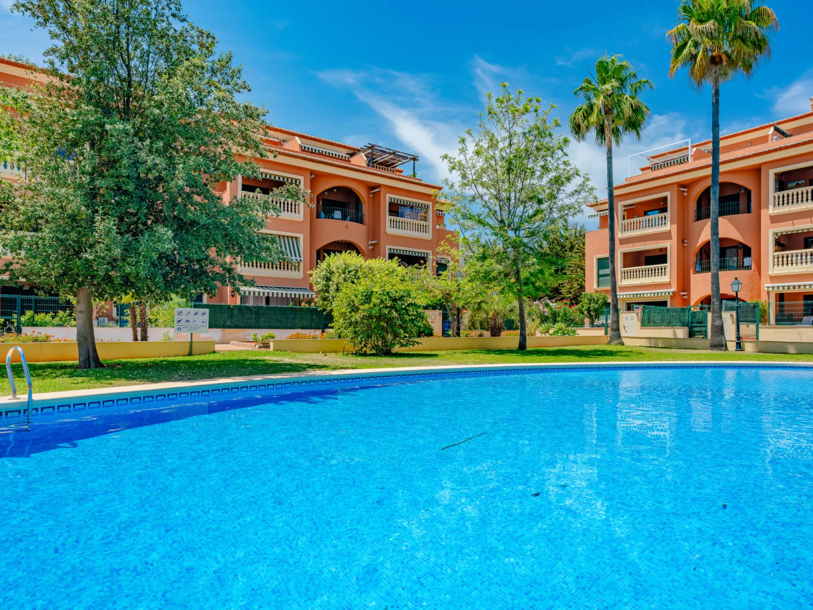 Jardines del Puerto-Outside
