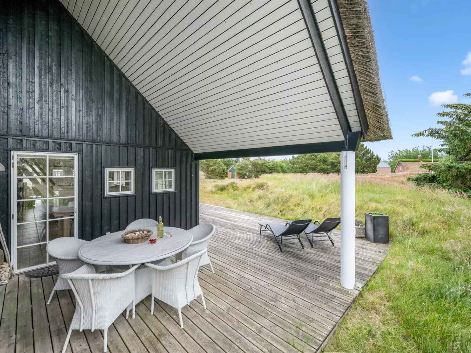 "Helmi" - 1.5km from the sea-Outside