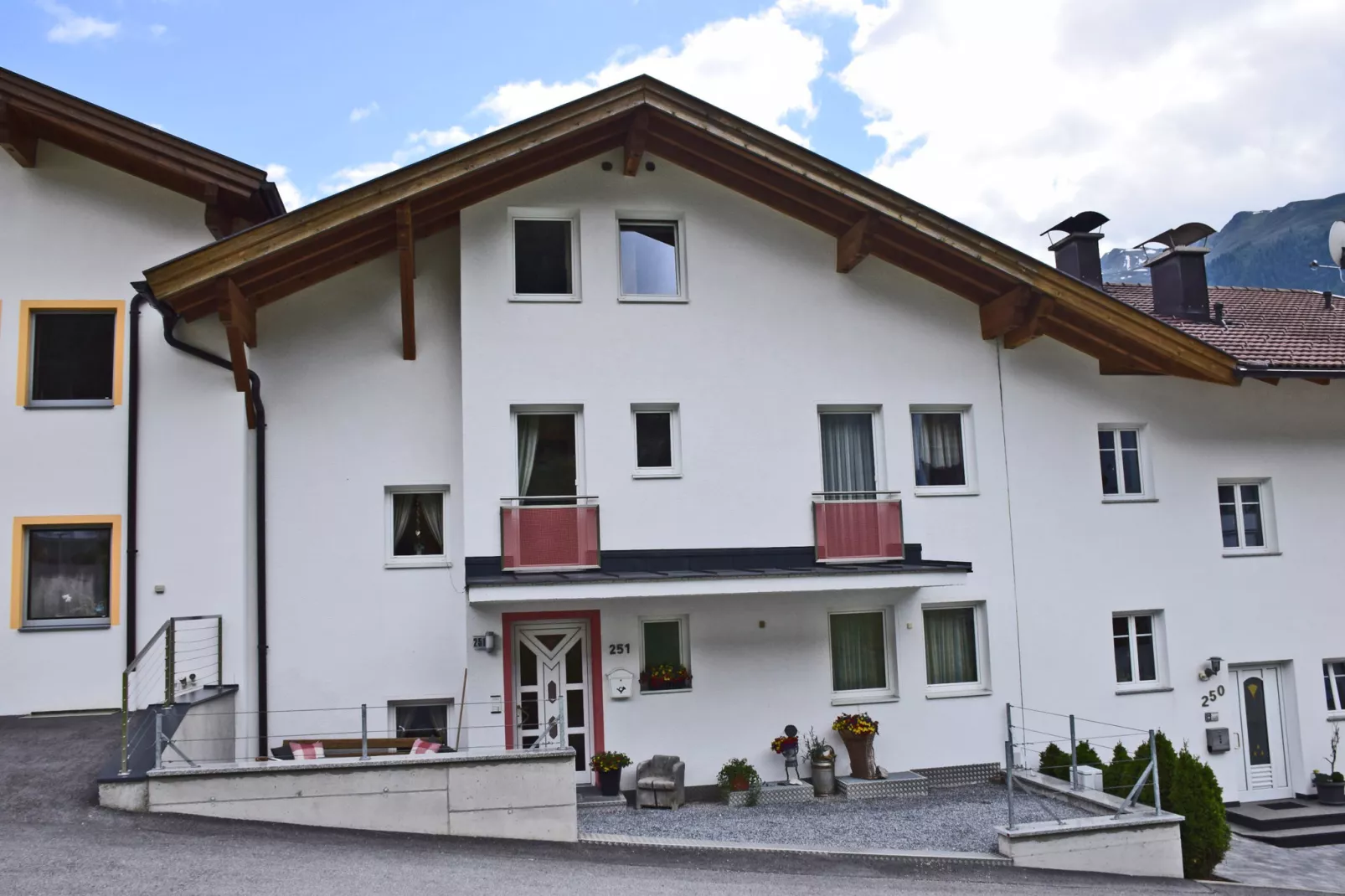 Seeberger-Exterior summer