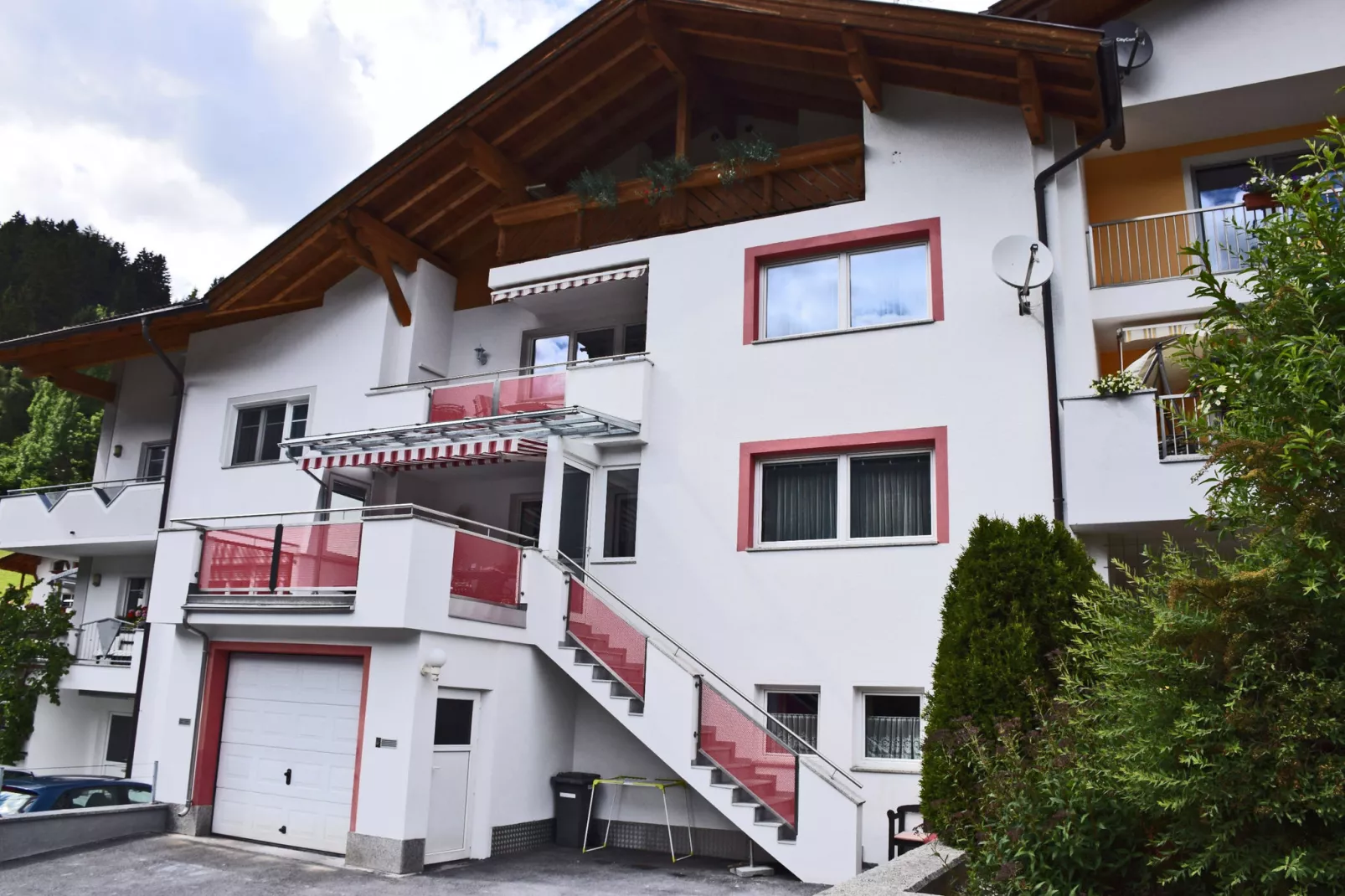 Seeberger-Exterior summer