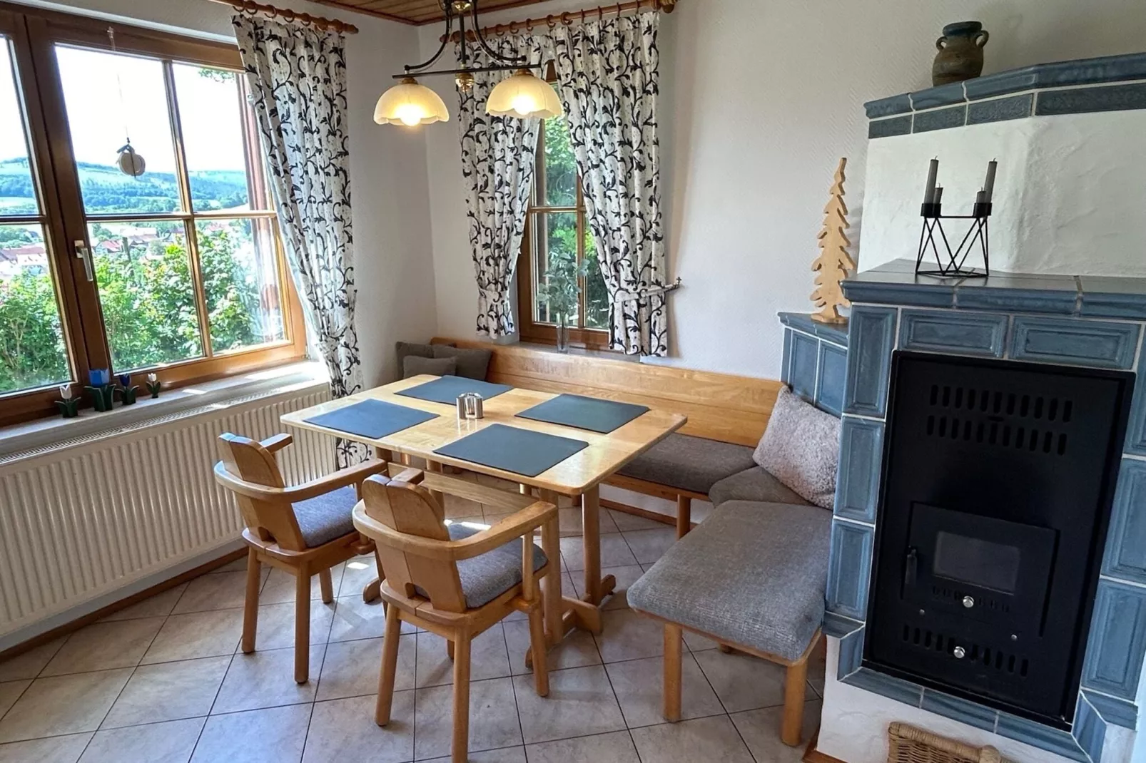 Burgblick-Esszimmer