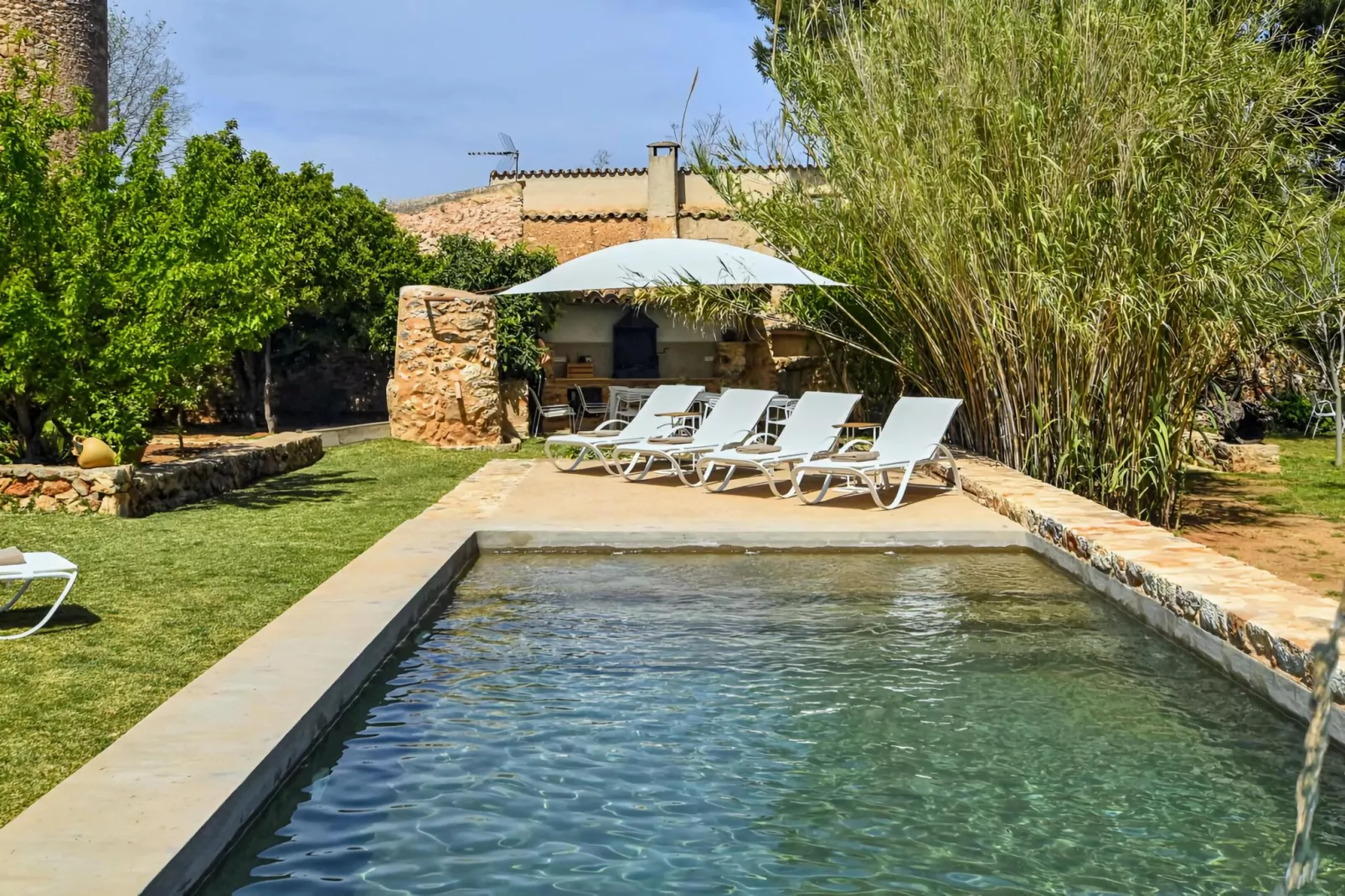 Estela-Swimming pool