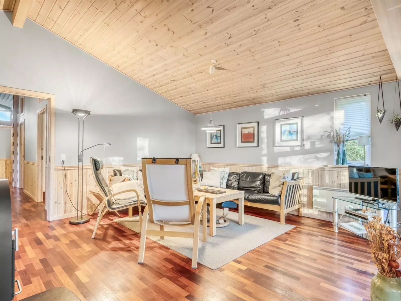 "Zölestine" -  from the sea-Drinnen