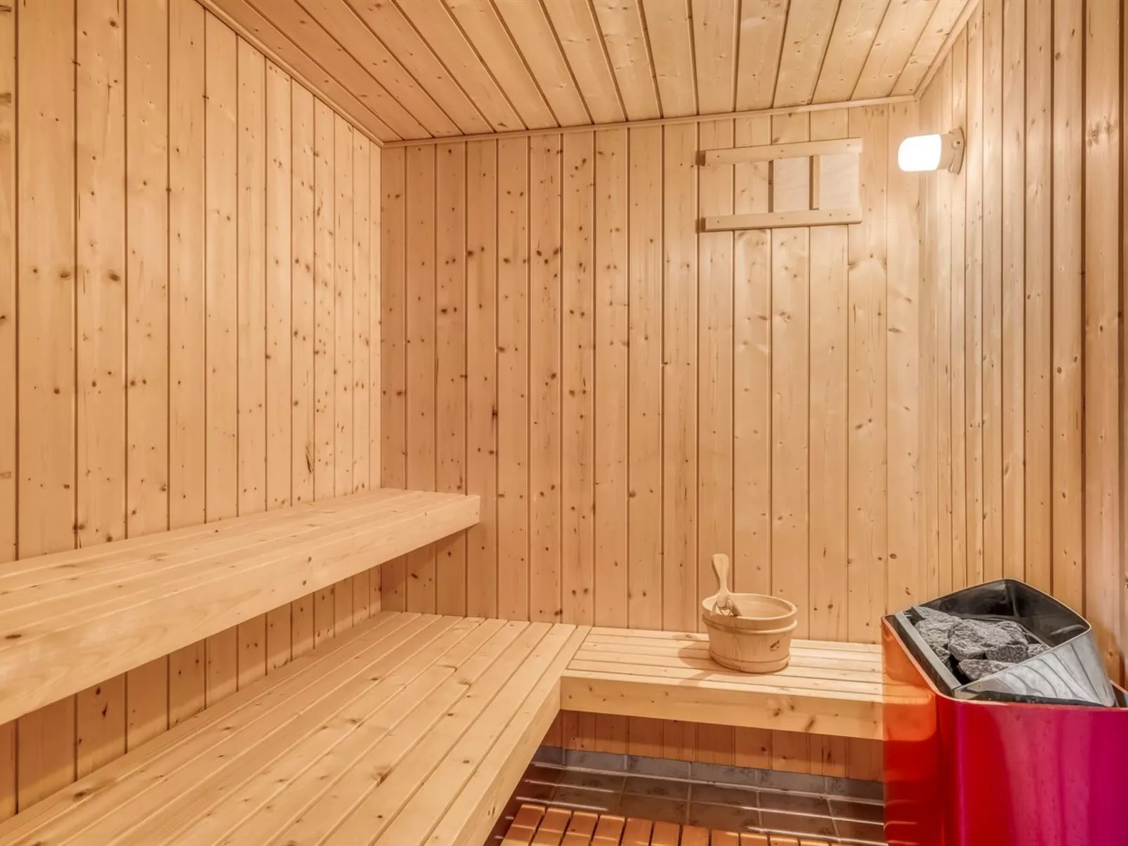 "Zölestine" -  from the sea-Drinnen