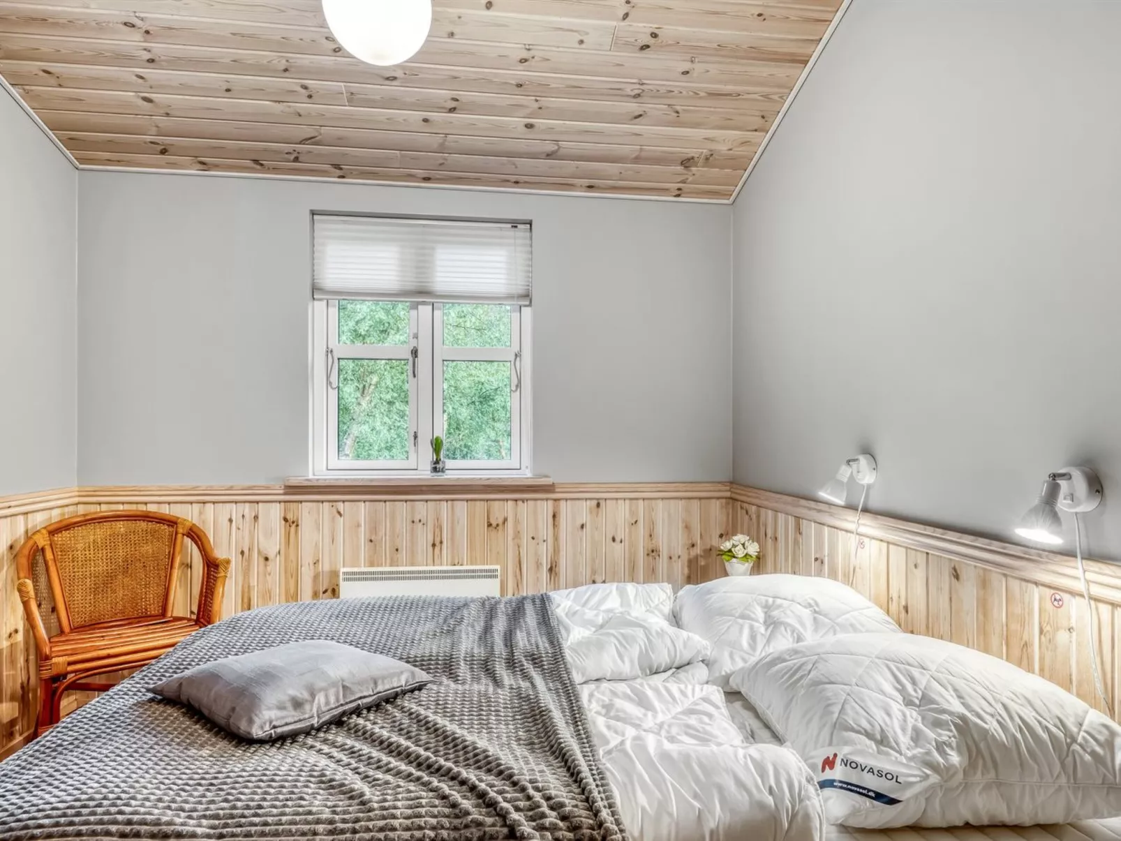 "Zölestine" -  from the sea-Drinnen